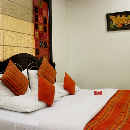 Oyo Premium Rajouri Garden Janta Market New Delhi Buitenkant foto