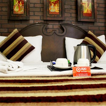 Oyo Premium Rajouri Garden Janta Market New Delhi Buitenkant foto