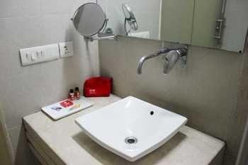 Oyo Premium Rajouri Garden Janta Market New Delhi Buitenkant foto