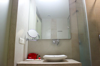 Oyo Premium Rajouri Garden Janta Market New Delhi Buitenkant foto