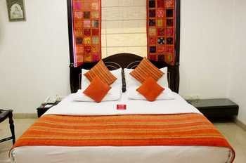 Oyo Premium Rajouri Garden Janta Market New Delhi Buitenkant foto